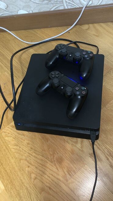 PS4 (Sony Playstation 4): PlayStation 4/ 500 GB Slim 2 jostik 12 oyun var qiyməti 350 azn ünvan