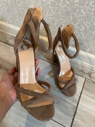 Tuflilər, Ölçü: 36, rəng - Bej, Yeni