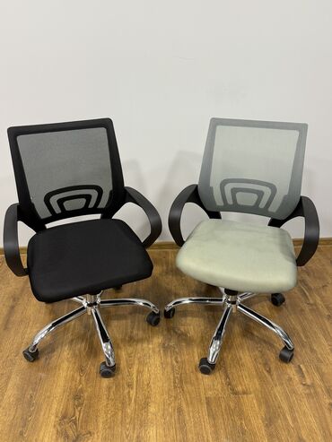 Ofis və oyun kresloları: Təkərli, Qolları tənzimlənir, Süni dəri — 12