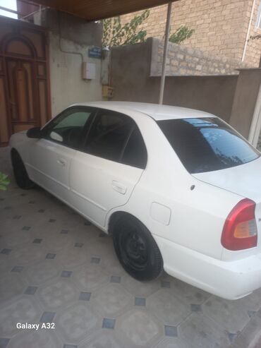 hyundai maşınların qiyməti: Hyundai Accent: 1.6 l | 2001 il Sedan