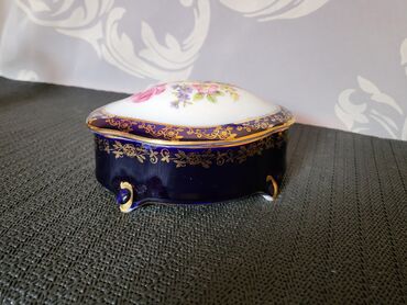 Ostali antikviteti: Satula nova 1914 do 1972g Nemacka,Martin Roda porcelan. Satula na lalafo.rs — 3 Ostali antikviteti: Satula nova 1914 do 1972g Nemacka,Martin Roda porcelan. Satula — 3