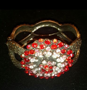 Tar: Tebii dawlar xolsidon 55 manat ve bijuterialar — 11