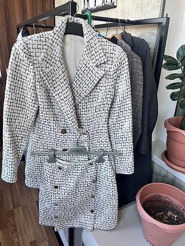 smart saaat: Qadınlar üçün dəst – tweed parça blazer və ətək - Rəng: ağ fon — 2