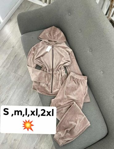 Gornji i donji deo: Ženski plišani trenerka komplet sa kapuljačom - Dvodelni set: gornji — 3