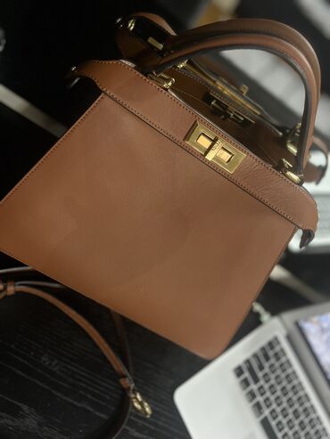 Çantalar: Əl çantası, Fendi, İşlənmiş