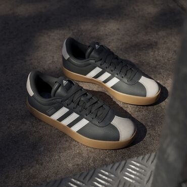 göy rəngli kişi idman kostyumları: Adidas Vl Court 3.0. Orijinaldır Yenidir qutusunda. Unisex modeldir