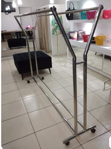 Mağaza asılqanları: Paltar asmaq üçün nəzərdə tutulmuş metal konstruksiyalı asılqan. Bu — 12