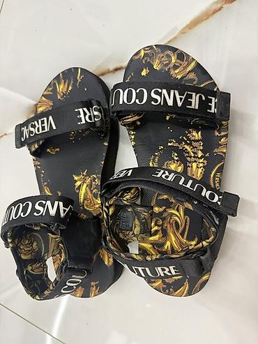 Босоножки, сандалии, шлепанцы: Versace Jeans Couture sandalisi - Model: Versace Jeans Couture unisex — 1