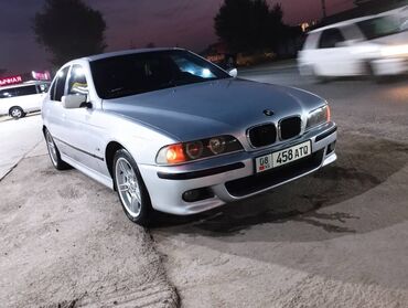 беха машина: BMW 5 Series E39, седан, серебристый цвет. Основные особенности: -