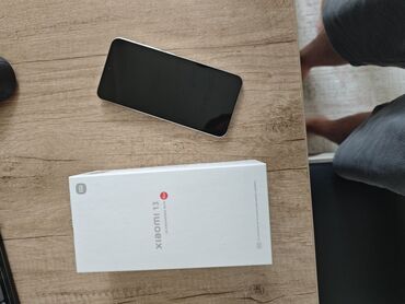 оперативная память ддр3: Xiaomi, 13, Б/у, 256 ГБ, цвет - Белый, 2 SIM