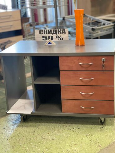 ящик для одежды: Тумба на колесах скидка 50%, цена указана со скидкой Распродажа