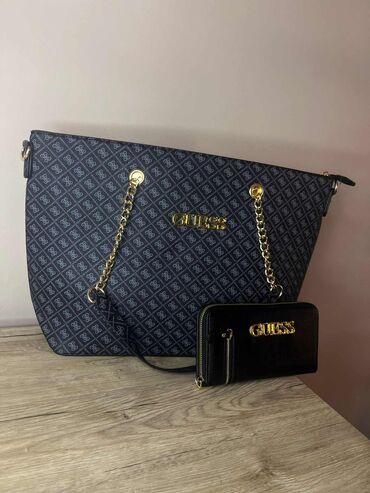 Torbe: Guess ❤️
Novčanik:
Cena 1750 din. +ptt 📌
Torbica:
Cena 2900 din +ptt 📌 — 9