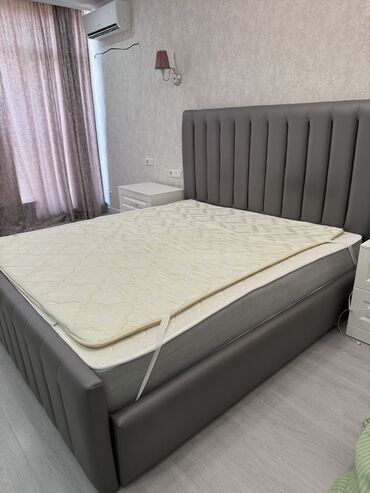 купить рамы оконные бу: Двухспальная кровать с матрасом, Б/У