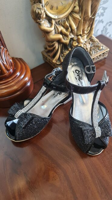 Детская обувь: Продаю обувь для девочки. Обувь новая или в идеальном состоянии ( 1-2 — 19