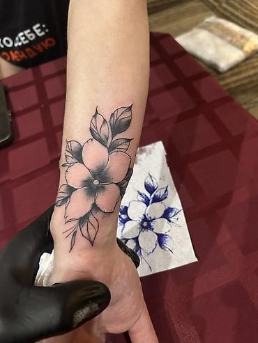 Tatu, pirsinq: Xidmət: Qara-ağ döymə (tattoo) dizaynı və tətbiqi Təsvir: - Qara və — 1