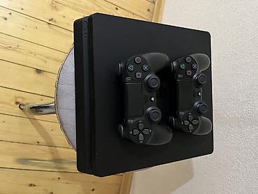 pax 4: PlayStation 4 Slim oyun konsolu + 2 ədəd DualShock 4 pultu - Model — 1
