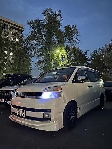 mark 2 qualis: Toyota Voxy: 2002 г., 2 л, Автомат, Бензин, Минивэн — 10