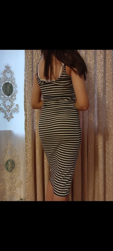 Dəstlər, kostyumlar: Qadın geyimləri dəsti – 3 ədəd 1) Qırmızı qısa don: - Klassik düz — 25