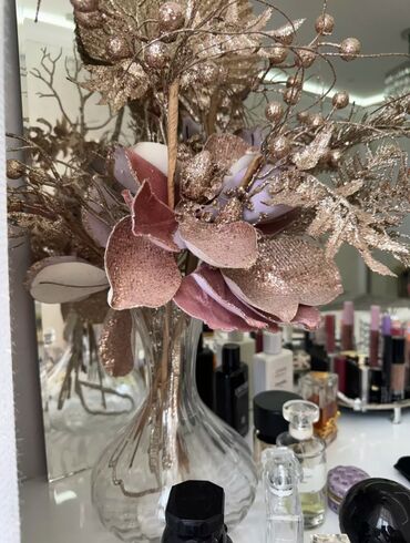 Süni güllər: Her biri satiwda qiymetle bagli wapla elaqe saxlayin — 8