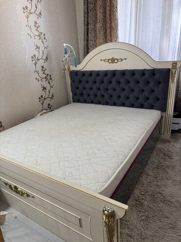 кожаная кровать: Двуспальная кровать, Б/у, С матрасом, длина - 200 см
