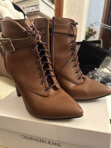 Çəkmələr: Qısaboğaz, Nine West, Ölçü: 37, rəng - Qəhvəyi, Yeni