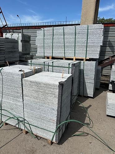 Фасадные гранитные плитки: Гранит оптом и в розницу большой выбор серый черный коричневый — 4