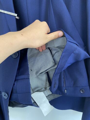 Костюмы: Двойка костюм размер 52 но маломерит подходит на 50
Рост 176-185 — 7