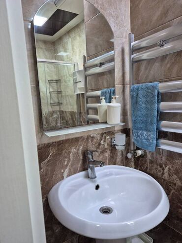 Uzunmüddətli kirayə mənzillər: Qarayev metrosu yanında mənzil kirayə verilir. Mərtəbə 19/12. Ümumi — 3