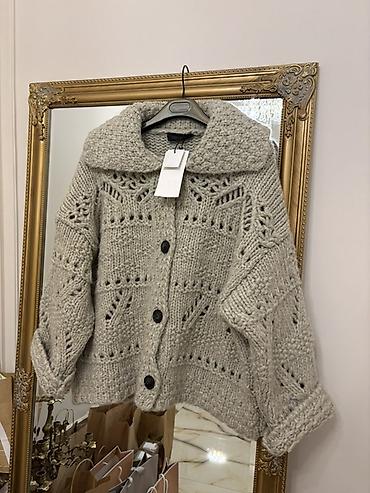 ZARA jaket satişda 189 azndi.M-L razmer.Yeni etiketi üstünde