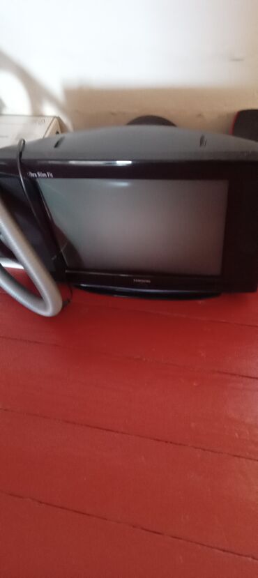 Televizorlar: Televozorlar her biri 50 manat