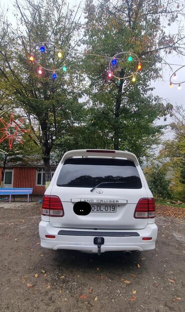 Toyota: Toyota Land Cruiser 2002 – baxımlı, əziyyət görməyib. Ağ rəngdədir — 20