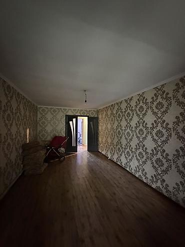 Батирлер: 3 бөлмө, 60 м², 105-серия, 1 кабат, Эски ремонт — 8