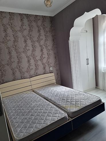 bine evləri: Ev bir yataq otağı, bir zal studio mətbəxdən ibarətdi. Hər bir — 2