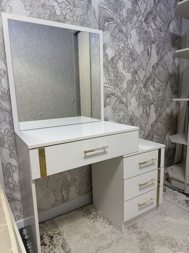 продажа гипсокартона: Туалетный столик, Б/у, С зеркалом, цвет - Белый, МДФ