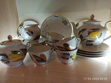 Наборы посуды: Продаю чайный сервис со времён СССР очень в хорошем состоянии