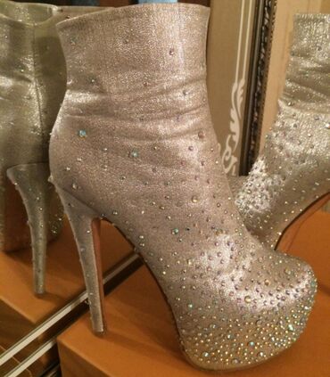 Botinka və botilyonlar: Ölçü: 36, rəng - Qızılı, İşlənmiş lalafo.az -da Botinka və botilyonlar: Ölçü: 36, rəng - Qızılı, İşlənmiş