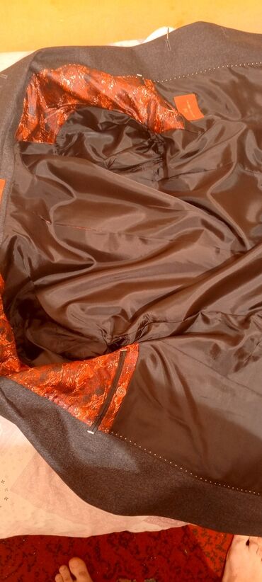 Kostyumlar: Kişi kostyumu – üç hissəli dəst - Rəng: tünd boz (melanj effektli) - — 2