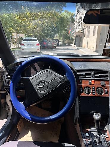 mersedes benz c: Mercedes-Benz C-Class: 2.2 l | 1994 il Sedan — 5