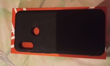 soyuducu kamera satilir: Qara rəngli silikon telefon qabı, cihazın arxa hissəsini və