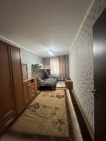 продаю 1 комнатный квартиру: 3 комнаты, 58 м², 104 серия, 2 этаж, Старый ремонт