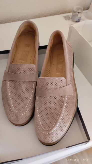 puma обувь: Натуральная замша, стелька натур.кожа новая покупала 2000с, размер не