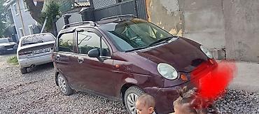 Другие автомобили: Компактный городской хэтчбек бордового цвета. Основные особенности: - — 3