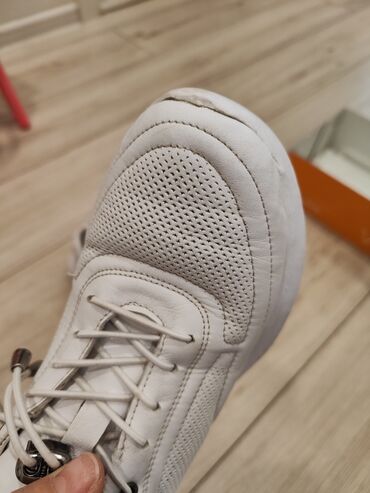 Кроссовки и спортивная обувь: Женские кроссовки из натуральной кожи турецкого производства. 38