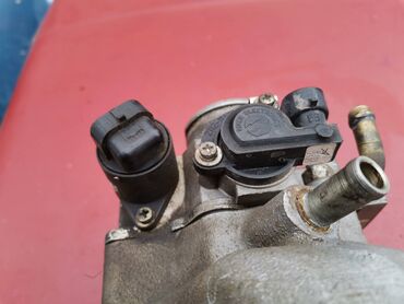 Auto delovi: Usisna grana sa klapnom i senzorima Lada 21214 Niva broj 2. Polovno — 12