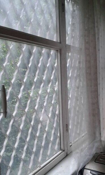 рулонные жалюзи на окна: Окно деревянное(рама),размер 3м*1.44м в хорошем состоянии со