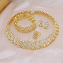 Setovi nakita: Set nakita Cena:2400 din Elegantan set nakita sa sjajnim kamenčićima — 6