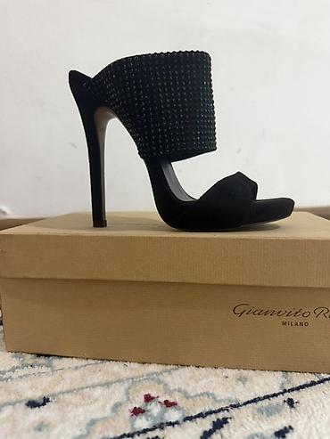 stud 5000: Элегантные женские мюли Gianvito Rossi Milano в черном цвете — 3