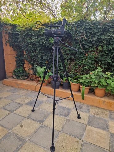 Videokameralar: Panasonic P2 DVCPRO HD peşəkar video kamera + Manfrotto 503HDV tripod — 2
