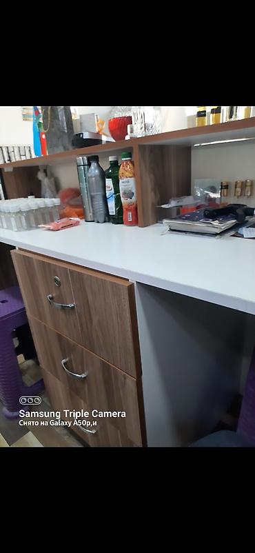 ayını: Mağaza üçün qabaq masa. 1×2 metr. Ətirə aid hər bir şey var. Mağaza — 7