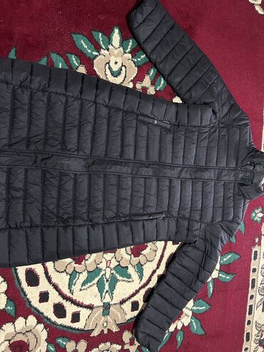 черная куртка зимняя: Продаю курточку 56 размера, состояние как на фото. Есть снимающийся